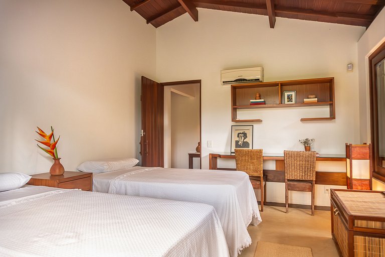 House Sapucaia, Trancoso, with ocean view and infinity pool.
