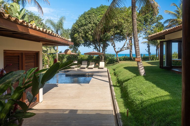 House Sapucaia, Trancoso, with ocean view and infinity pool.